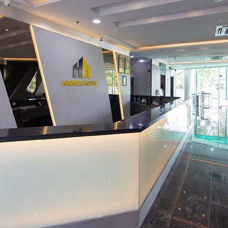 Higher Hotel Bandar Seri Begawan Esterno foto
