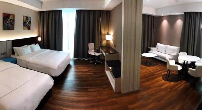 Higher Hotel Bandar Seri Begawan Esterno foto