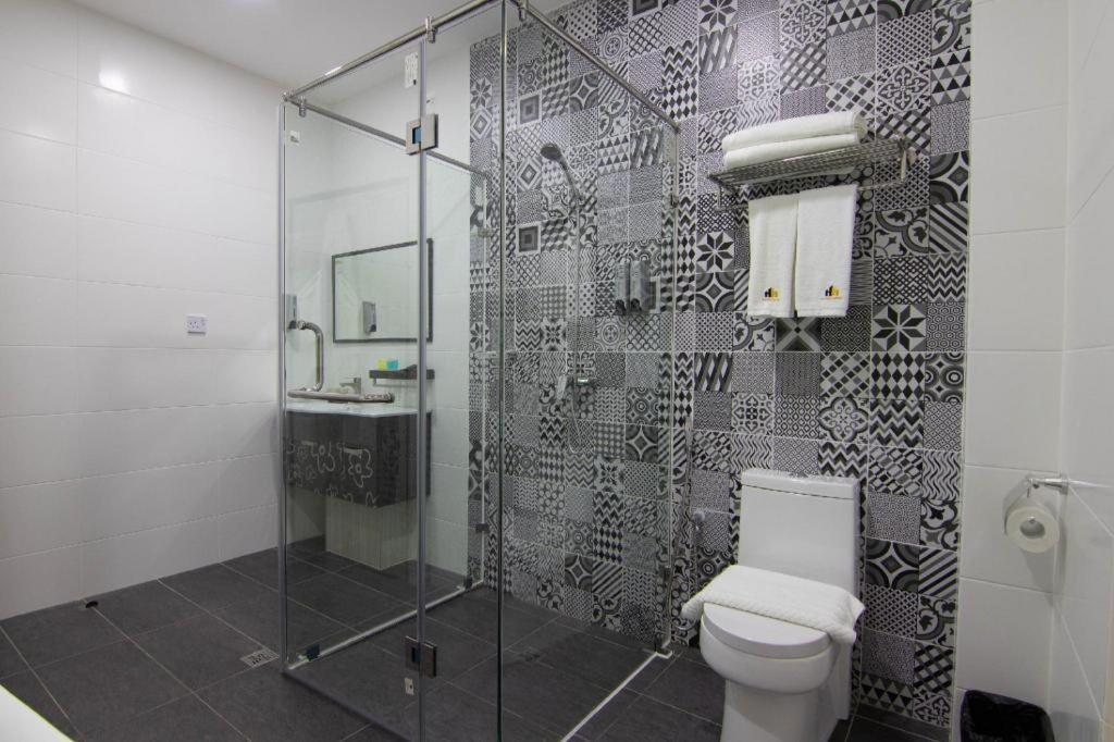 Higher Hotel Bandar Seri Begawan Esterno foto