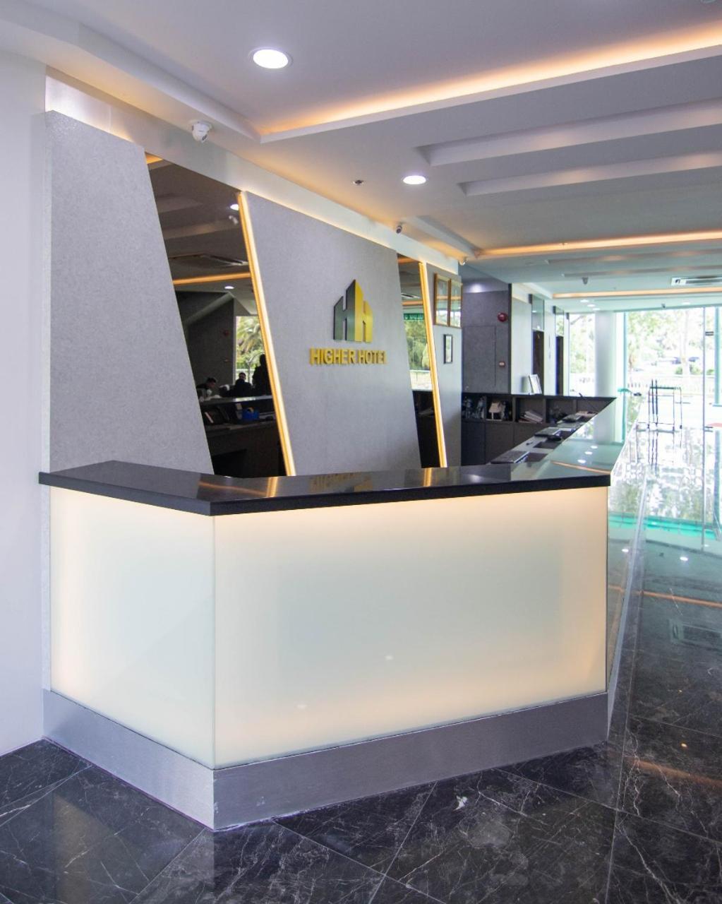 Higher Hotel Bandar Seri Begawan Esterno foto