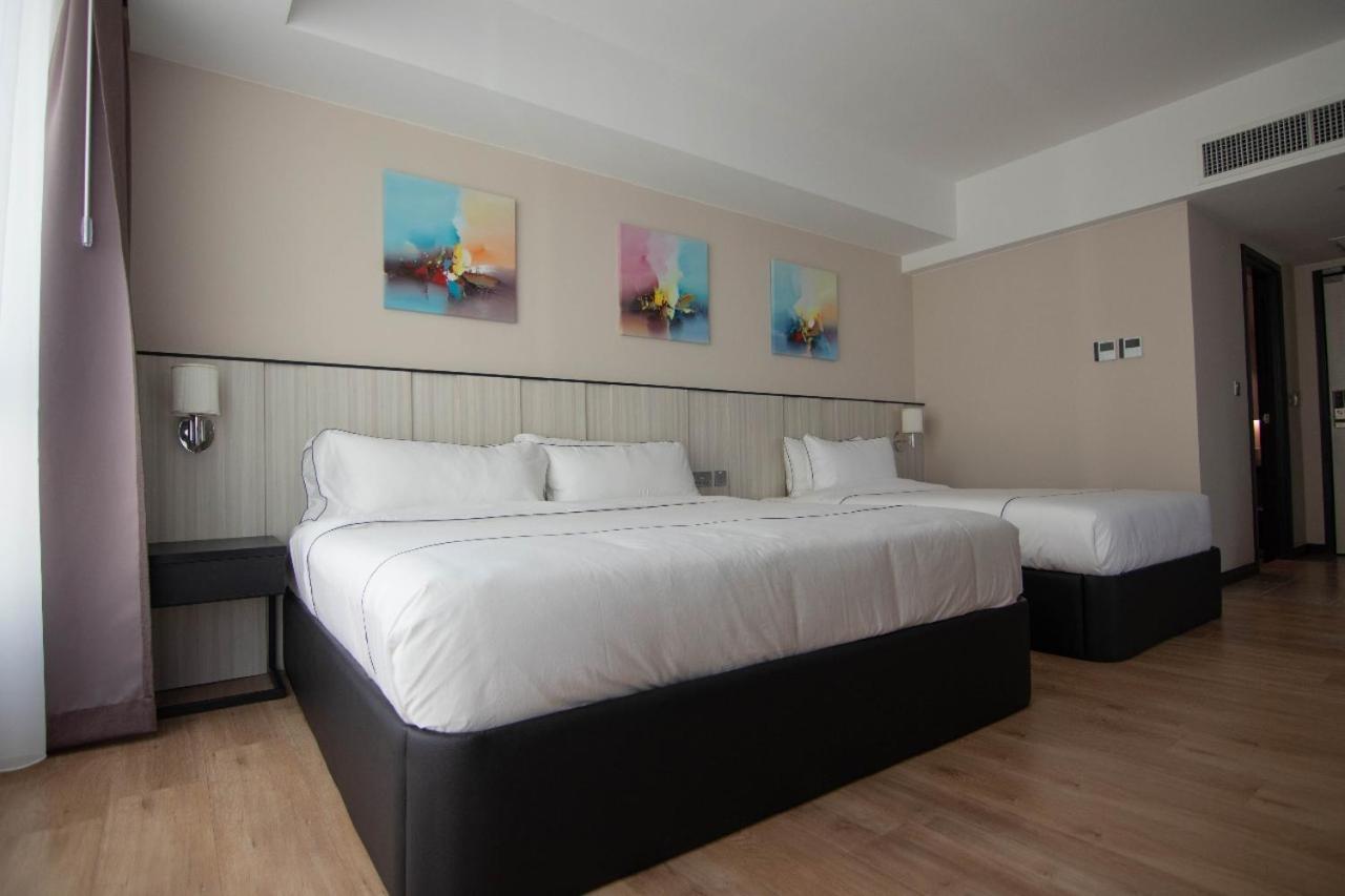 Higher Hotel Bandar Seri Begawan Esterno foto
