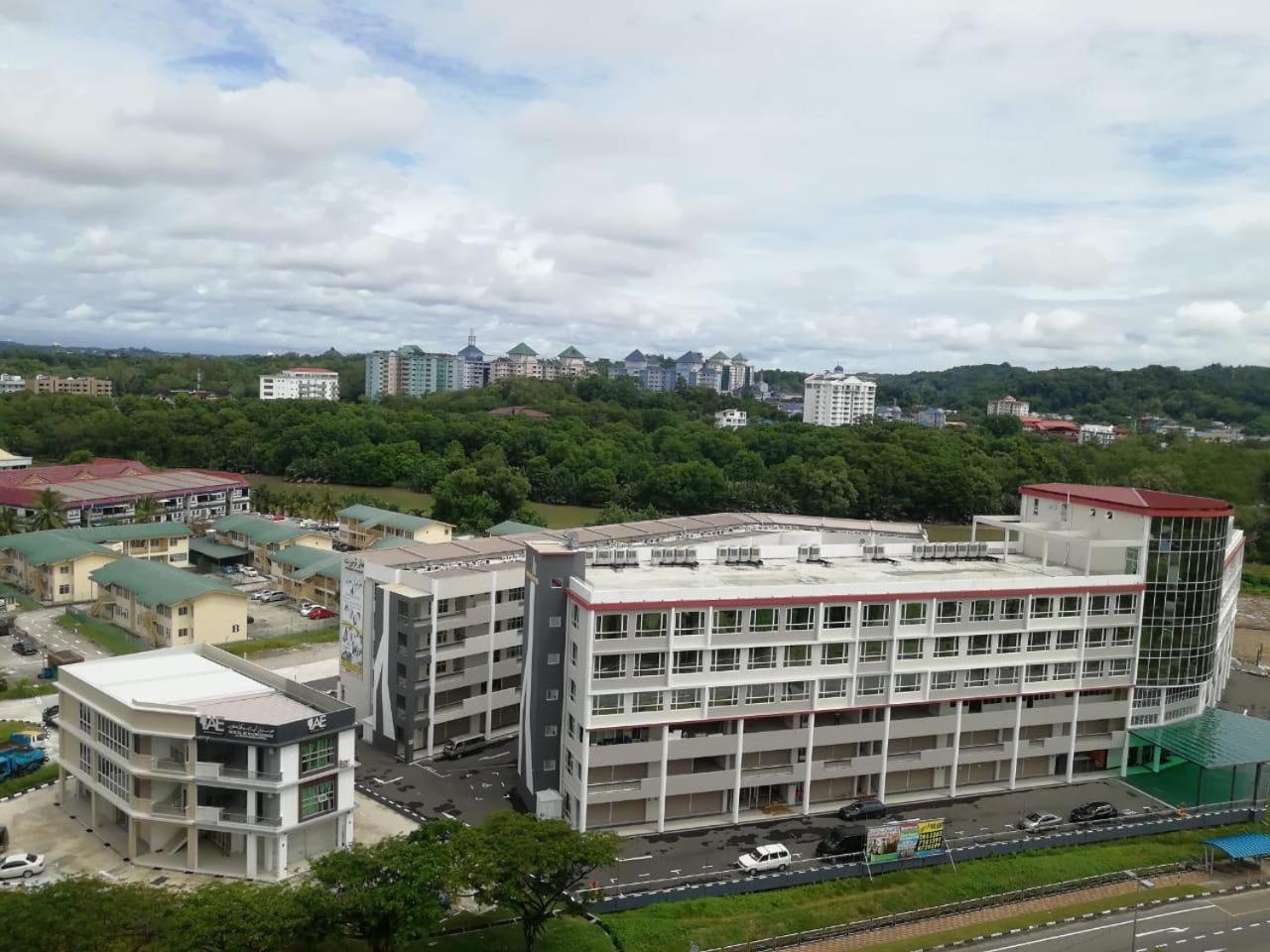 Higher Hotel Bandar Seri Begawan Esterno foto