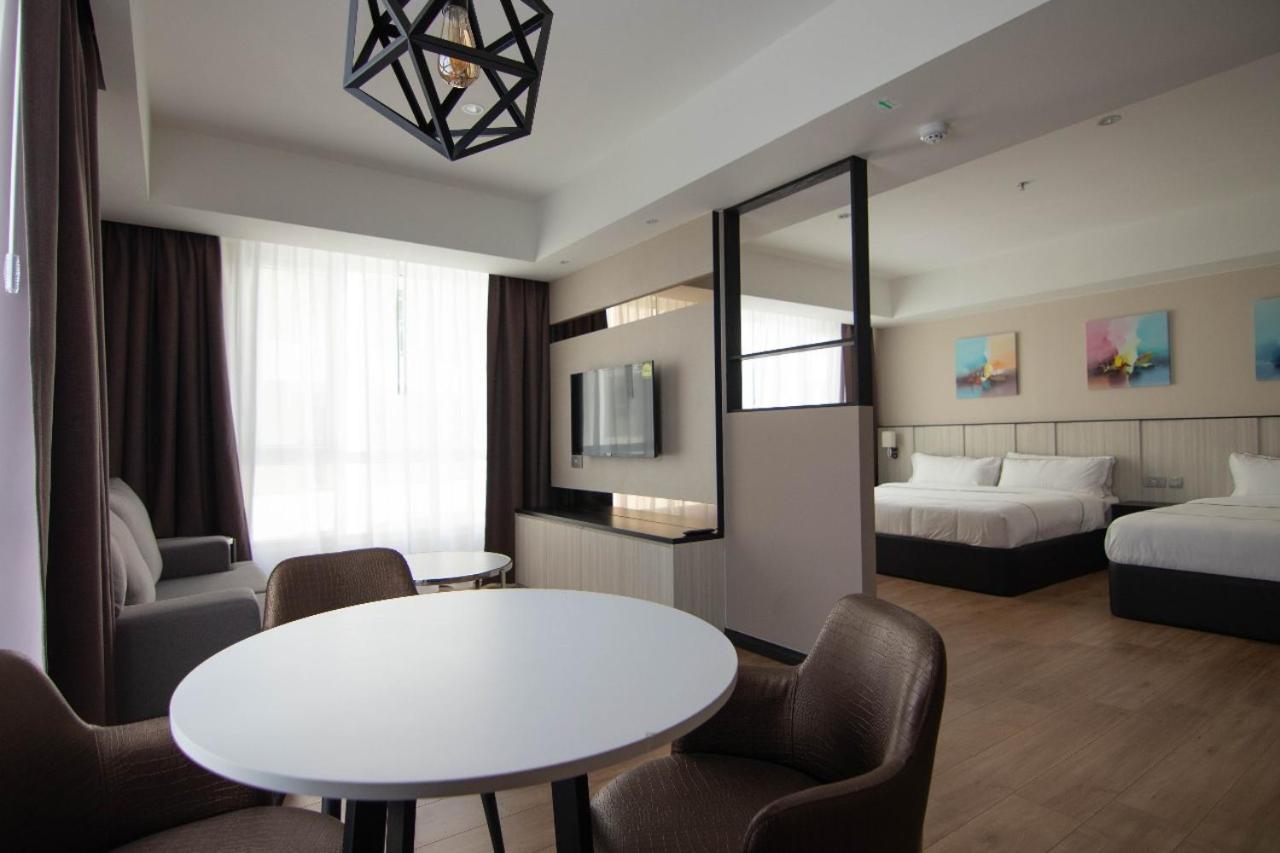 Higher Hotel Bandar Seri Begawan Esterno foto