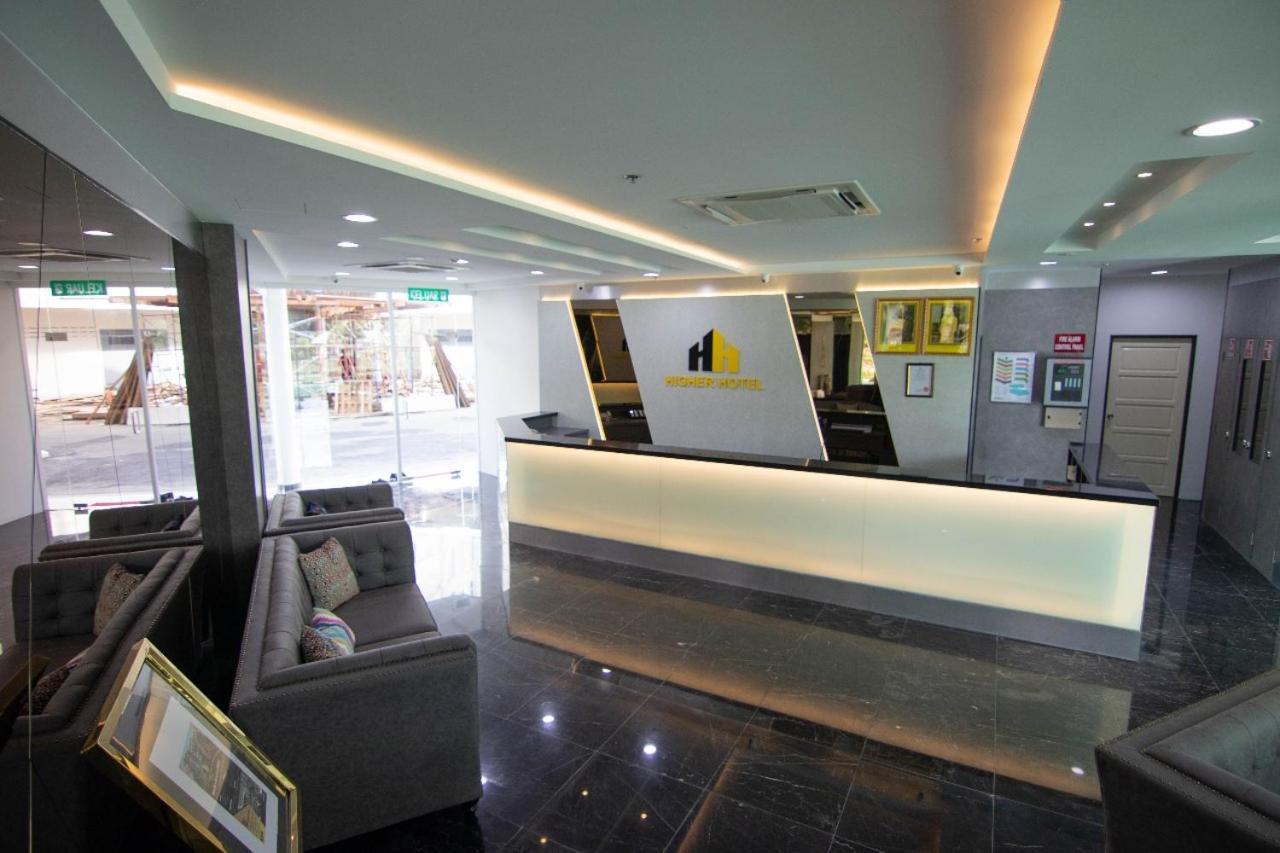 Higher Hotel Bandar Seri Begawan Esterno foto