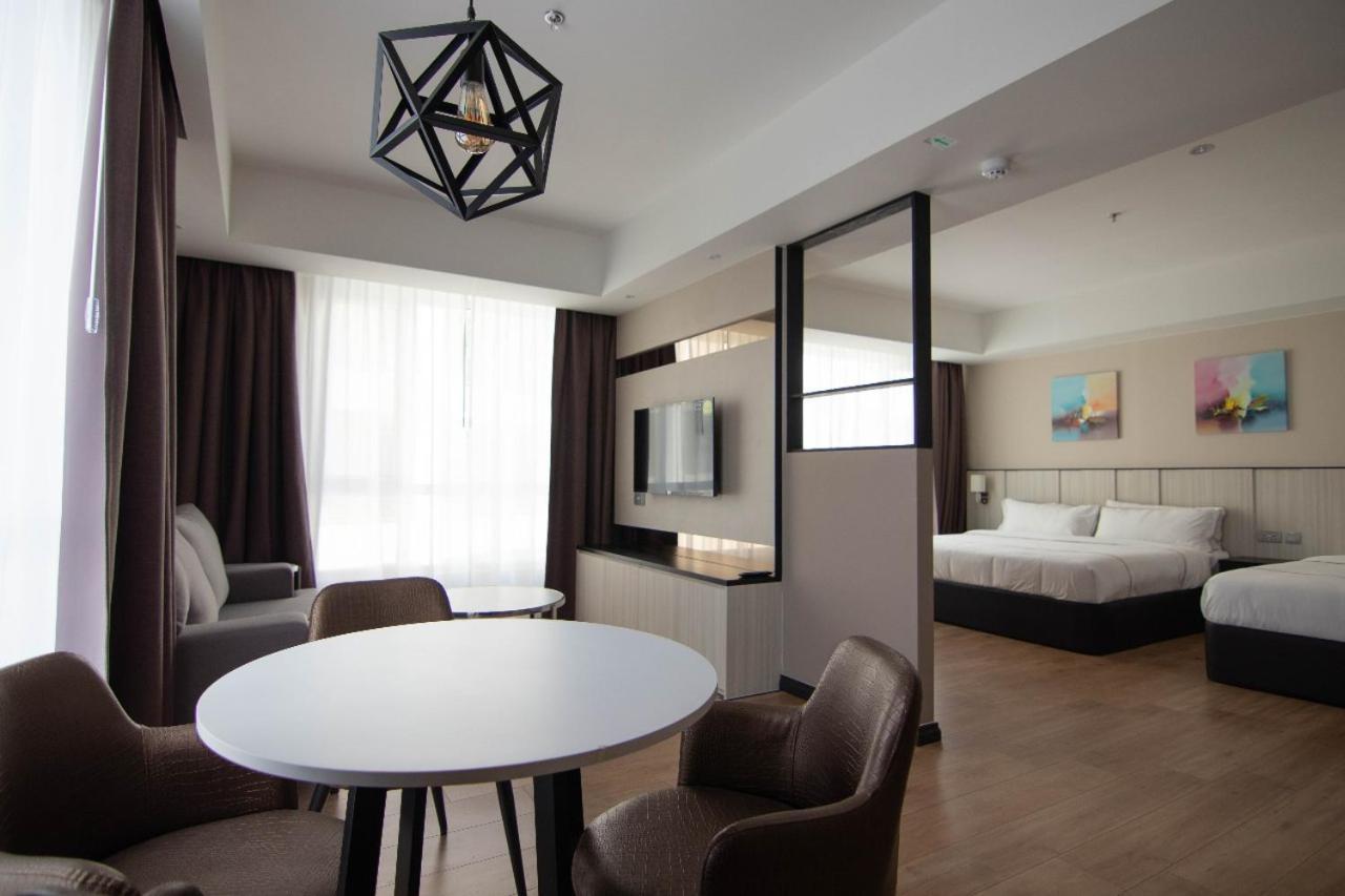 Higher Hotel Bandar Seri Begawan Esterno foto