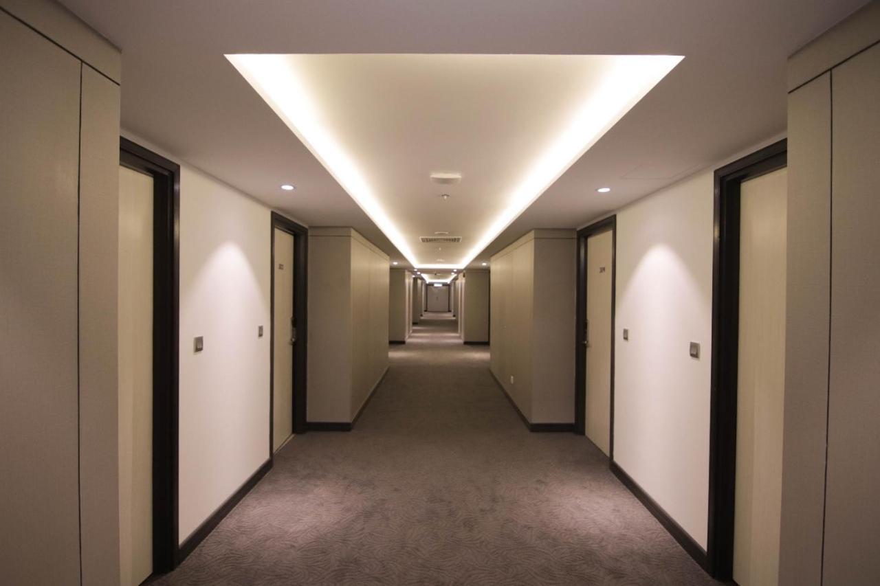 Higher Hotel Bandar Seri Begawan Esterno foto