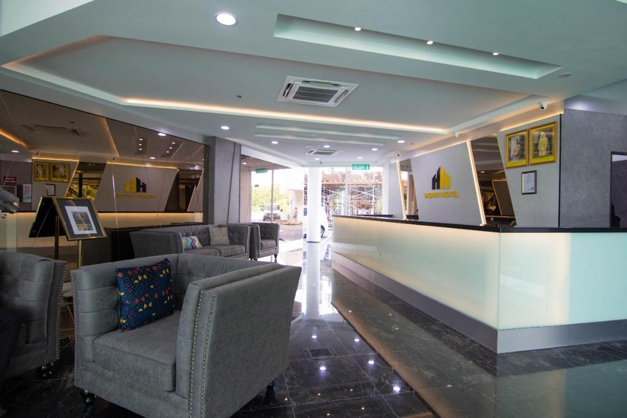 Higher Hotel Bandar Seri Begawan Esterno foto