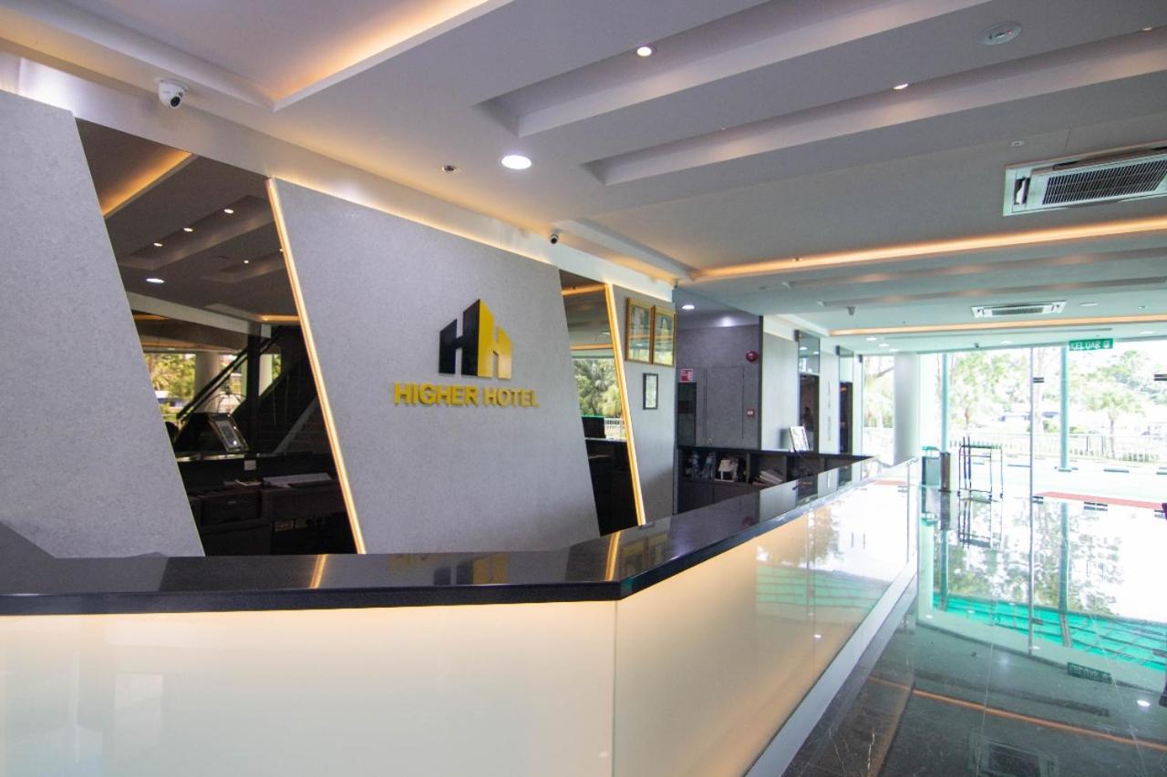 Higher Hotel Bandar Seri Begawan Esterno foto