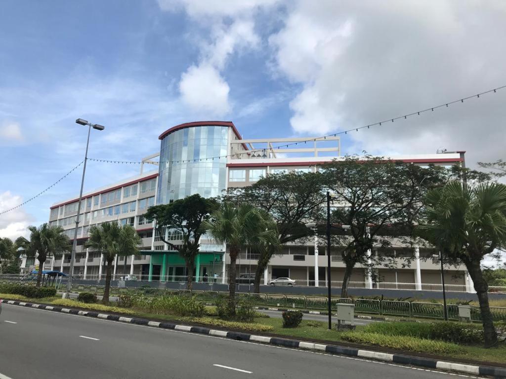 Higher Hotel Bandar Seri Begawan Esterno foto