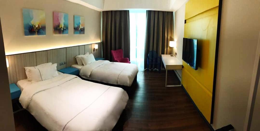Higher Hotel Bandar Seri Begawan Esterno foto