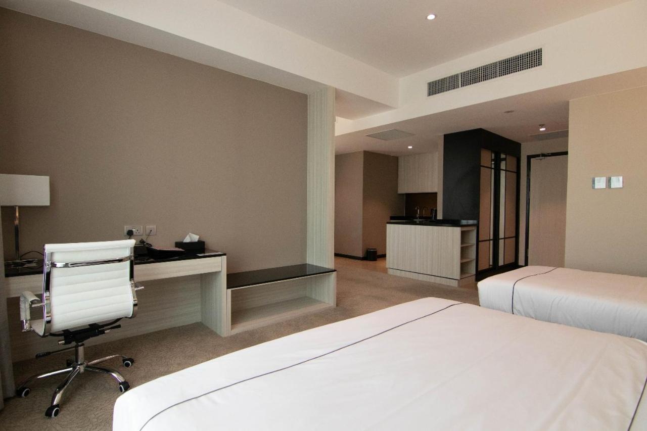 Higher Hotel Bandar Seri Begawan Esterno foto