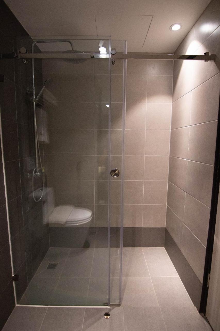 Higher Hotel Bandar Seri Begawan Esterno foto