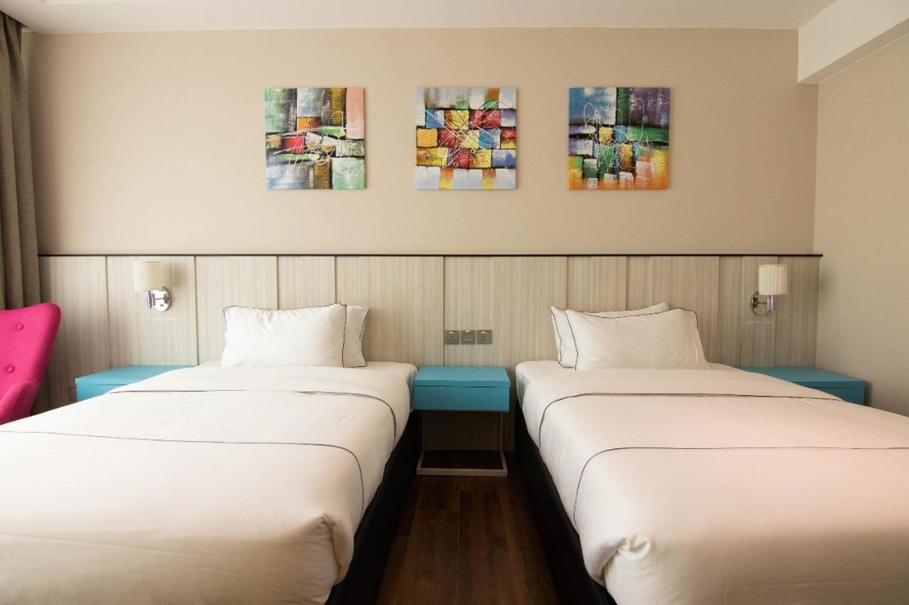 Higher Hotel Bandar Seri Begawan Esterno foto