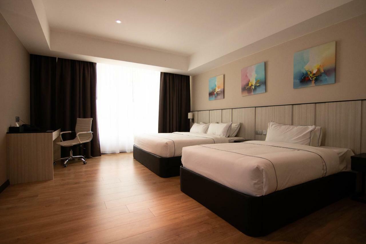 Higher Hotel Bandar Seri Begawan Esterno foto
