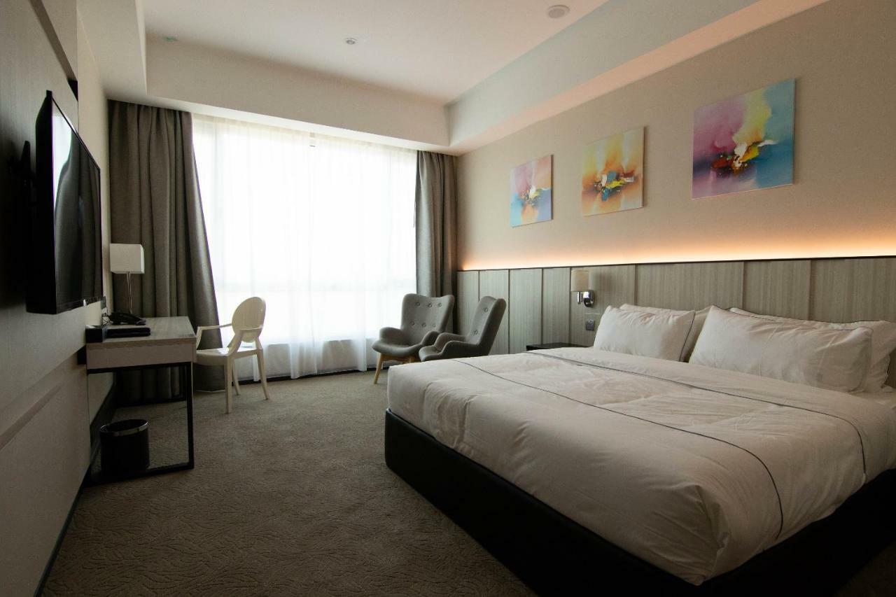 Higher Hotel Bandar Seri Begawan Esterno foto