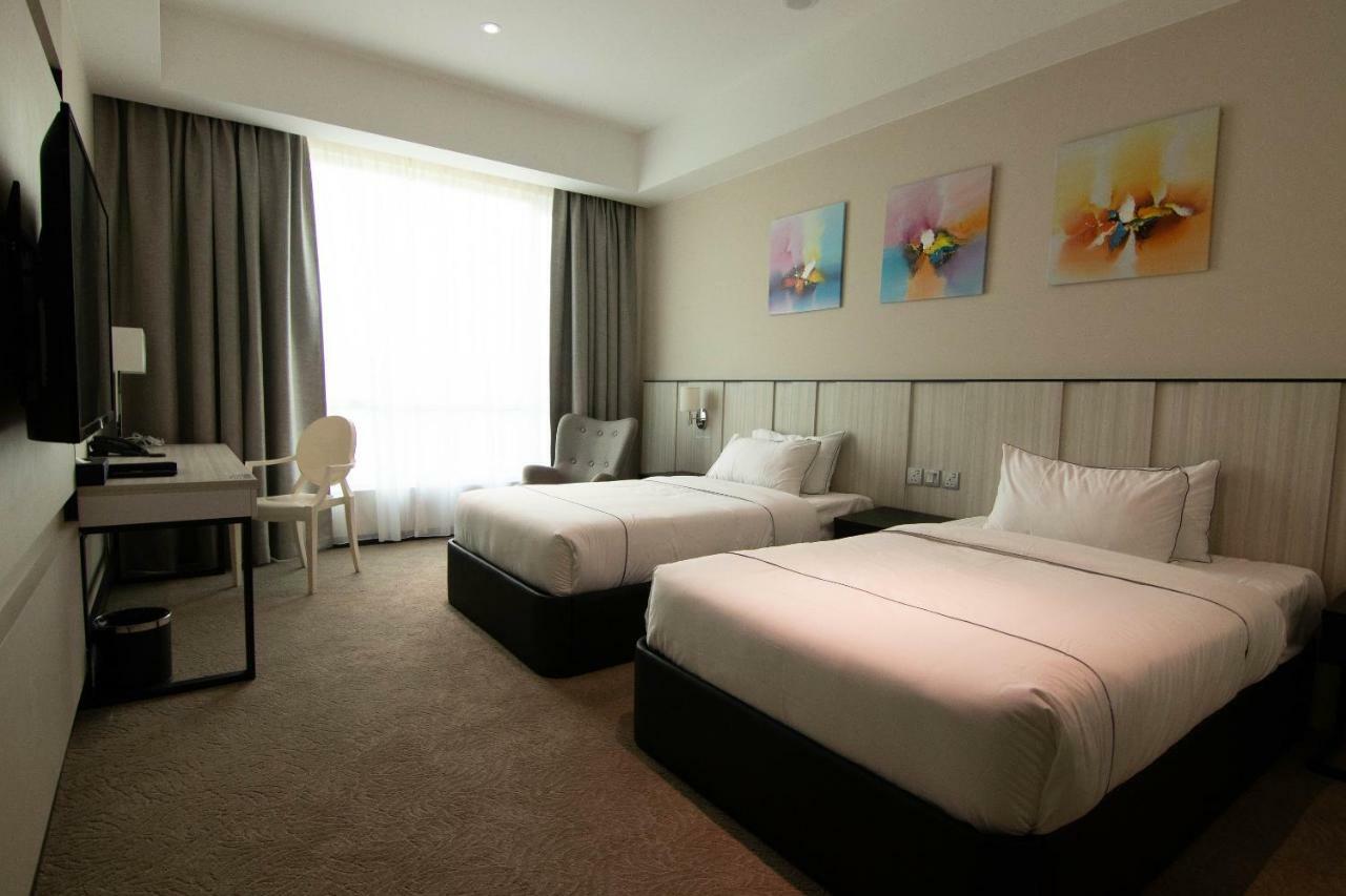 Higher Hotel Bandar Seri Begawan Esterno foto