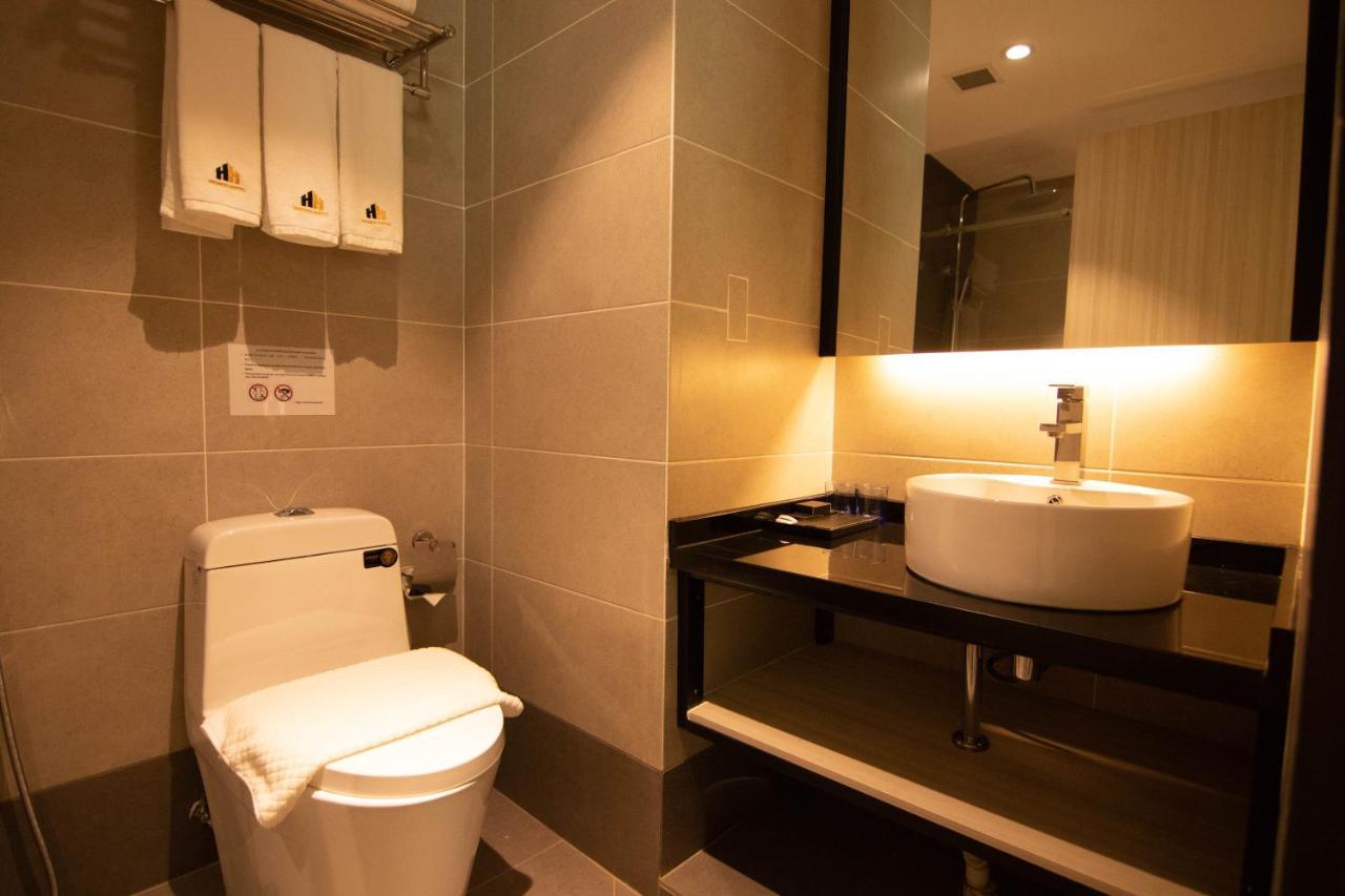 Higher Hotel Bandar Seri Begawan Esterno foto